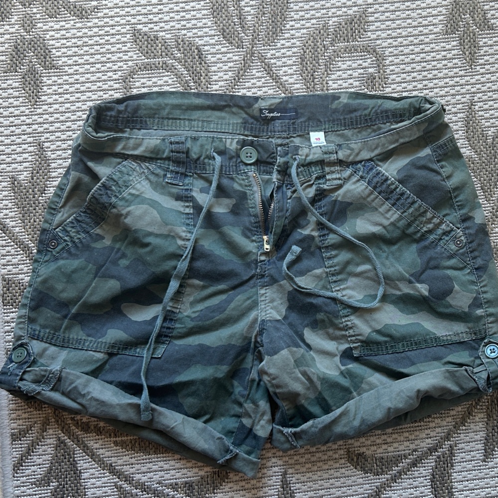 Sympli Camouflage Women Shorts